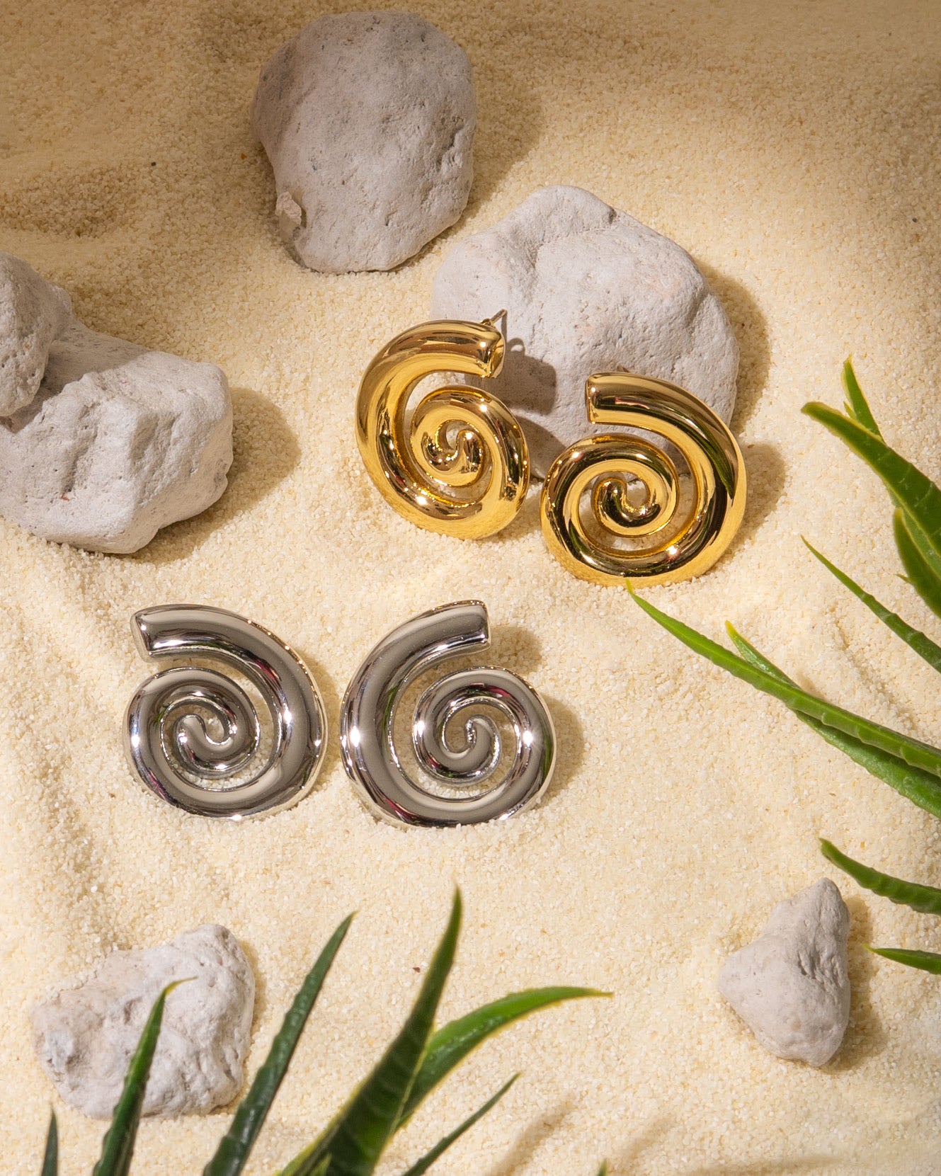 LOVER'S LOOP EARRINGS image 0