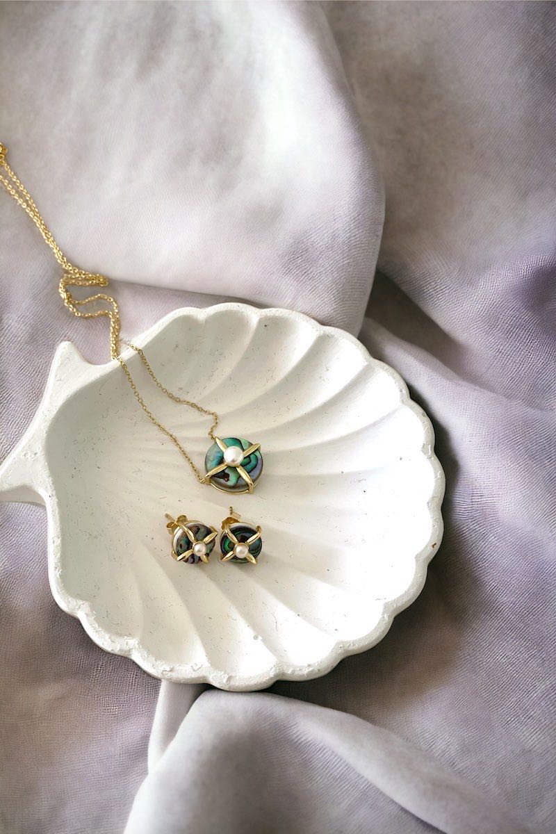 MOTHER OF PEARL NECKLACE image 1