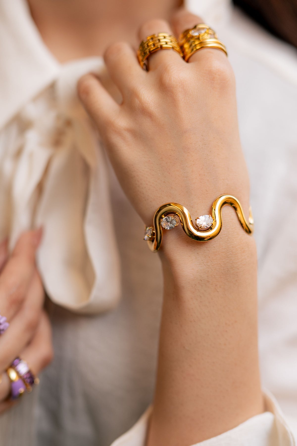 HALO GOLD HANDCUFF