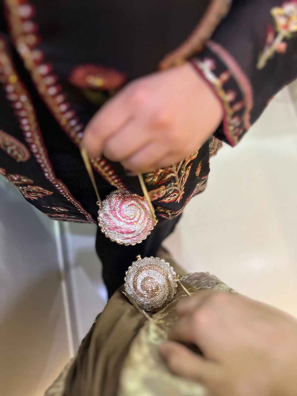 CREME CUPCAKE CLUTCH