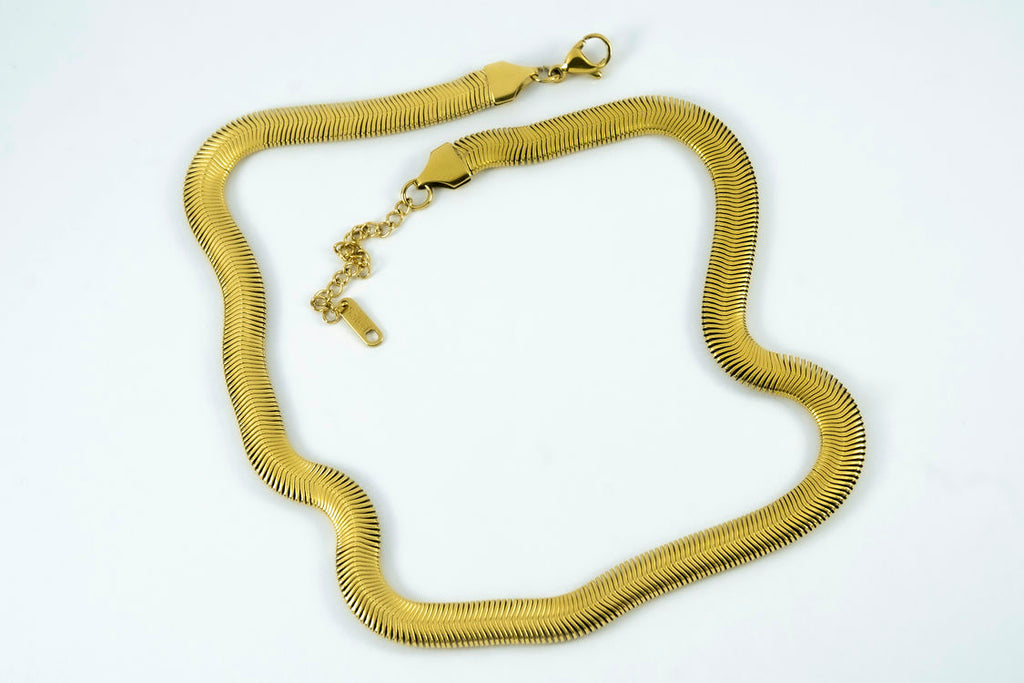 CHUNKY SNAKE NECKLACE