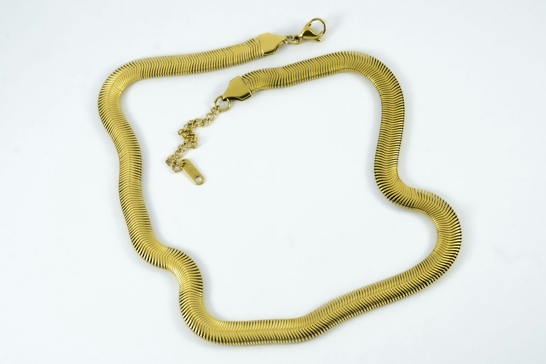 CHUNKY SNAKE NECKLACE