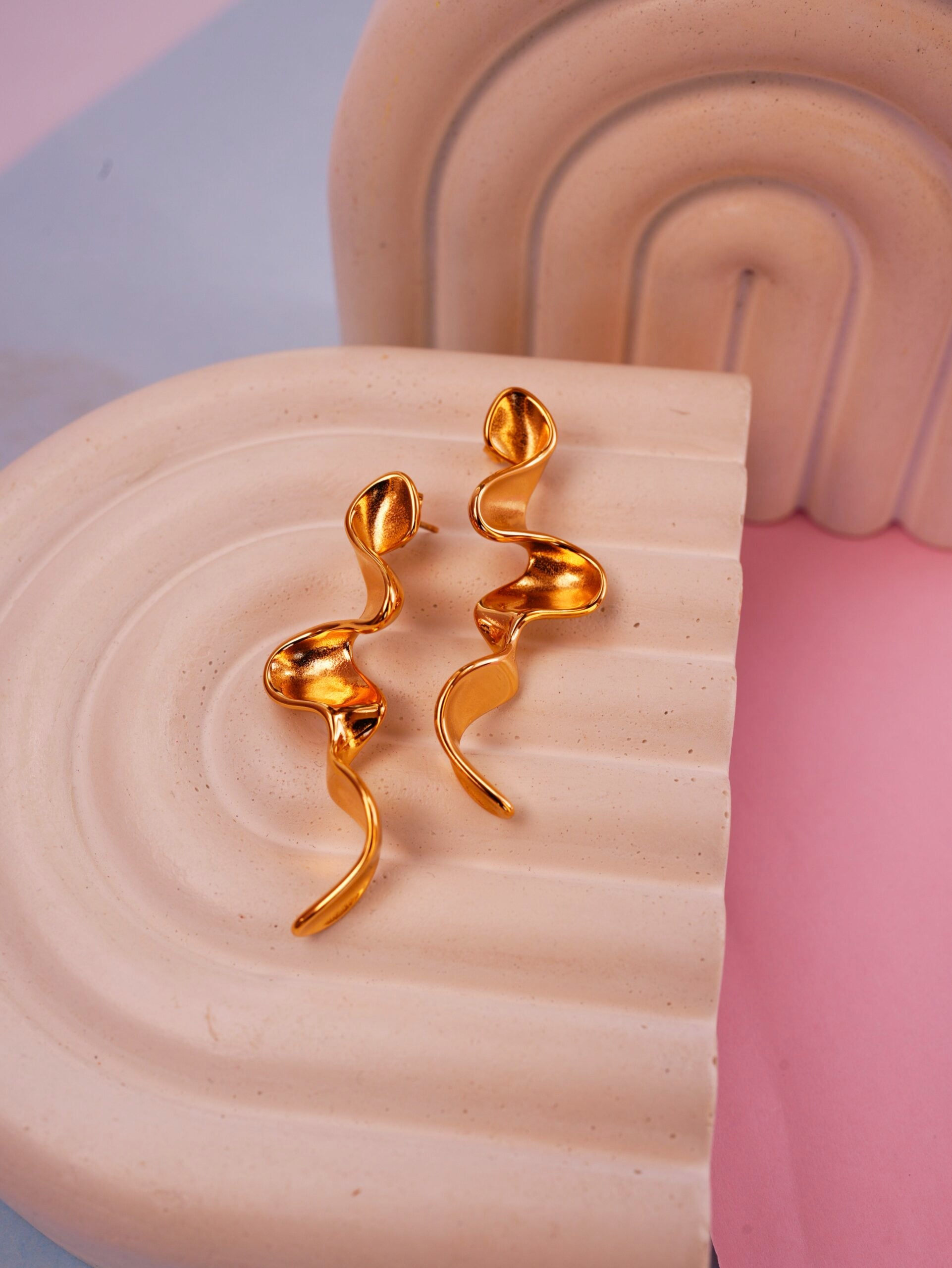 STARRY SPARKLE GOLD EARRINGS image 0