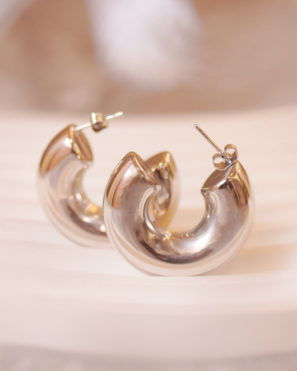 SIENNA SILVER HOOP EARRING image 0
