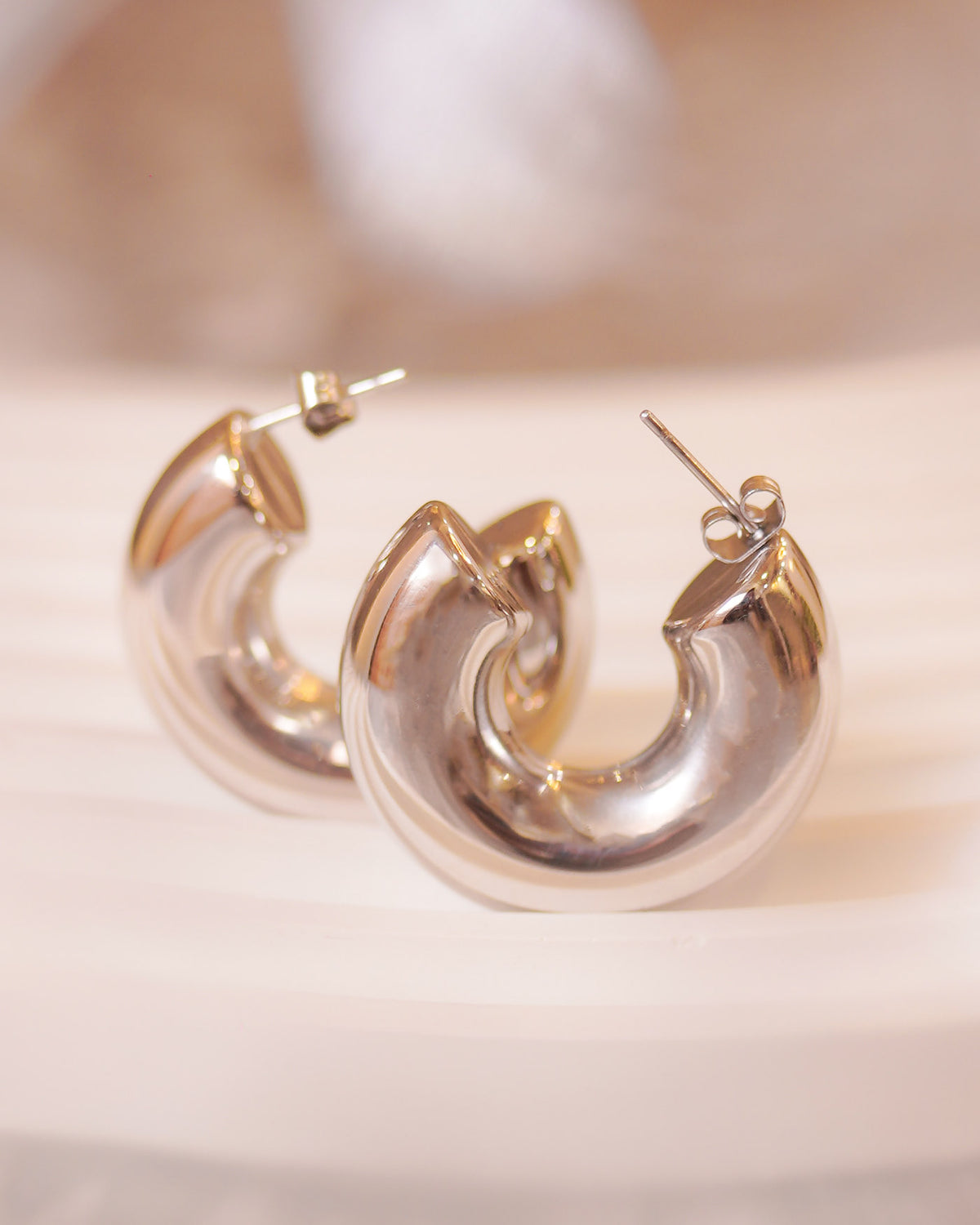 SIENNA SILVER HOOP EARRING image 0