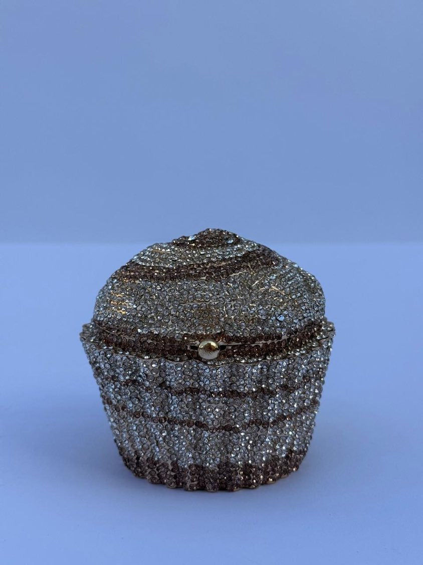 CREME CUPCAKE CLUTCH